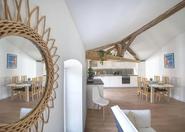 Superbe Appartement, Hypercentre, 4Chambres.